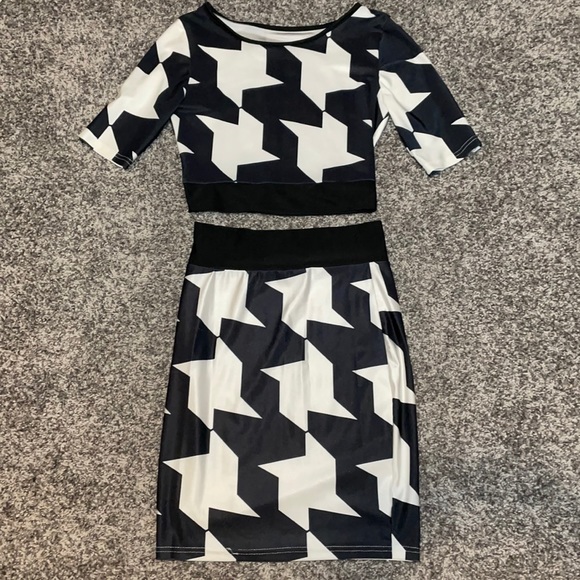 Matching Blk/Wht Top & Skirt - Picture 2 of 3